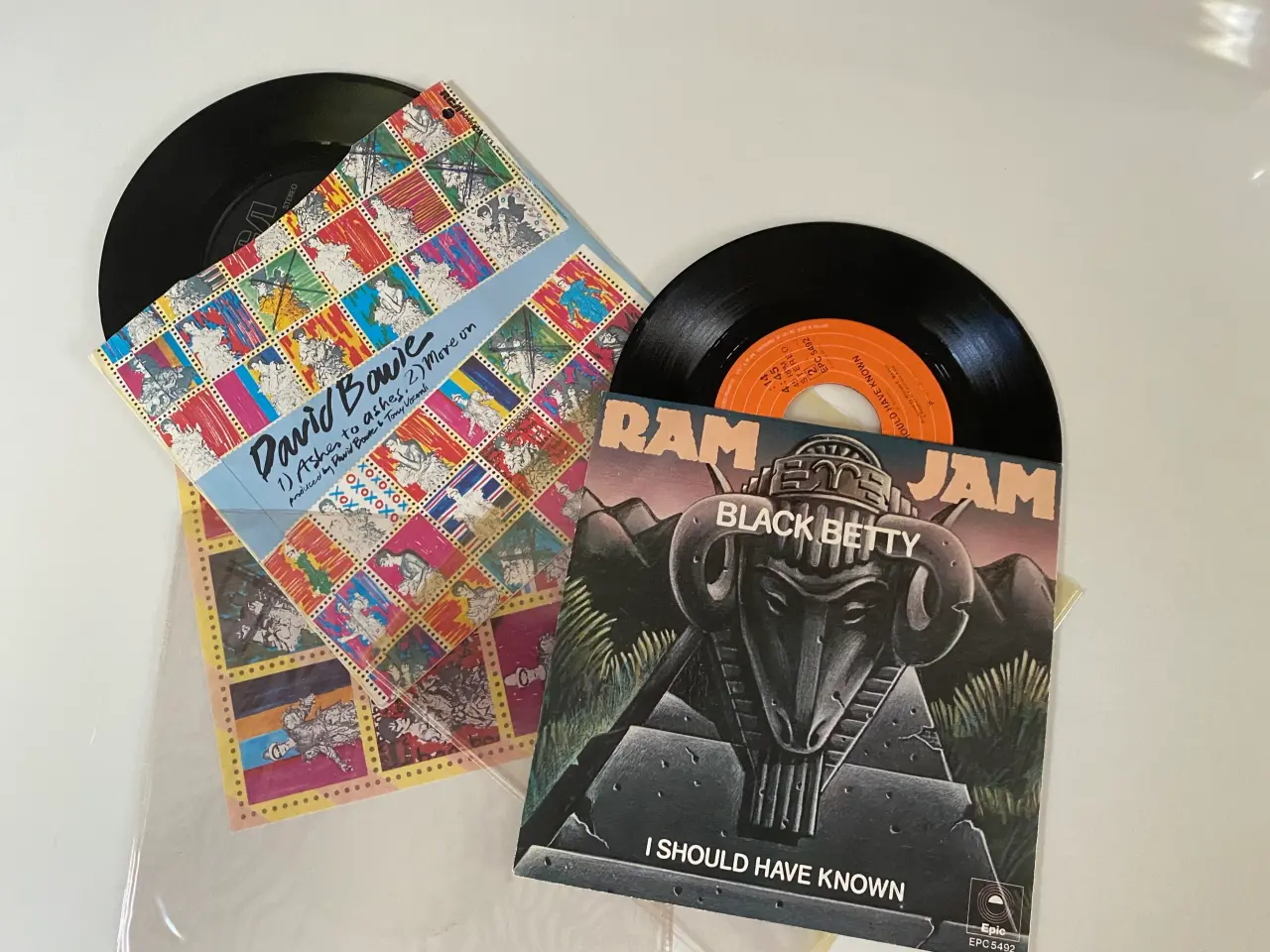 Billede 2 - 2 x single plade med David Bowie og Ram Jam 