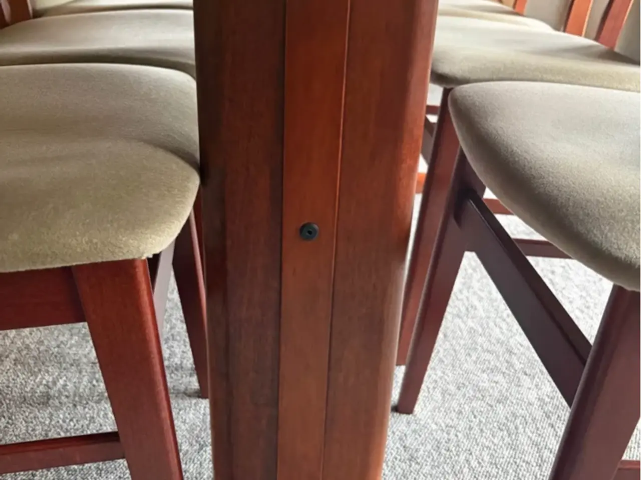 Billede 3 - Spisebord m. 6 stole