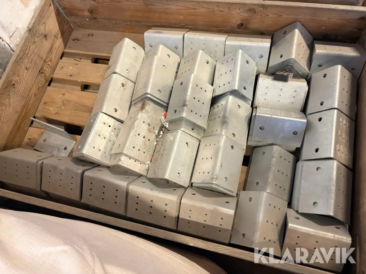 Billede 4 - Galvaniserede vinkelbeslag ca. 210 styk.