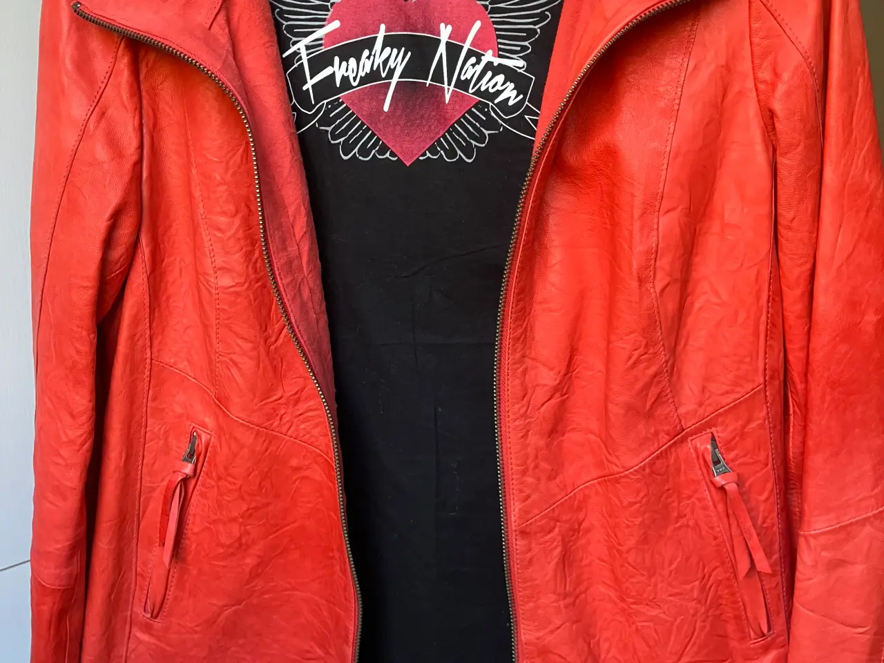 Billede 2 - Ny Freaky Nation orange skindjakke str. M/L