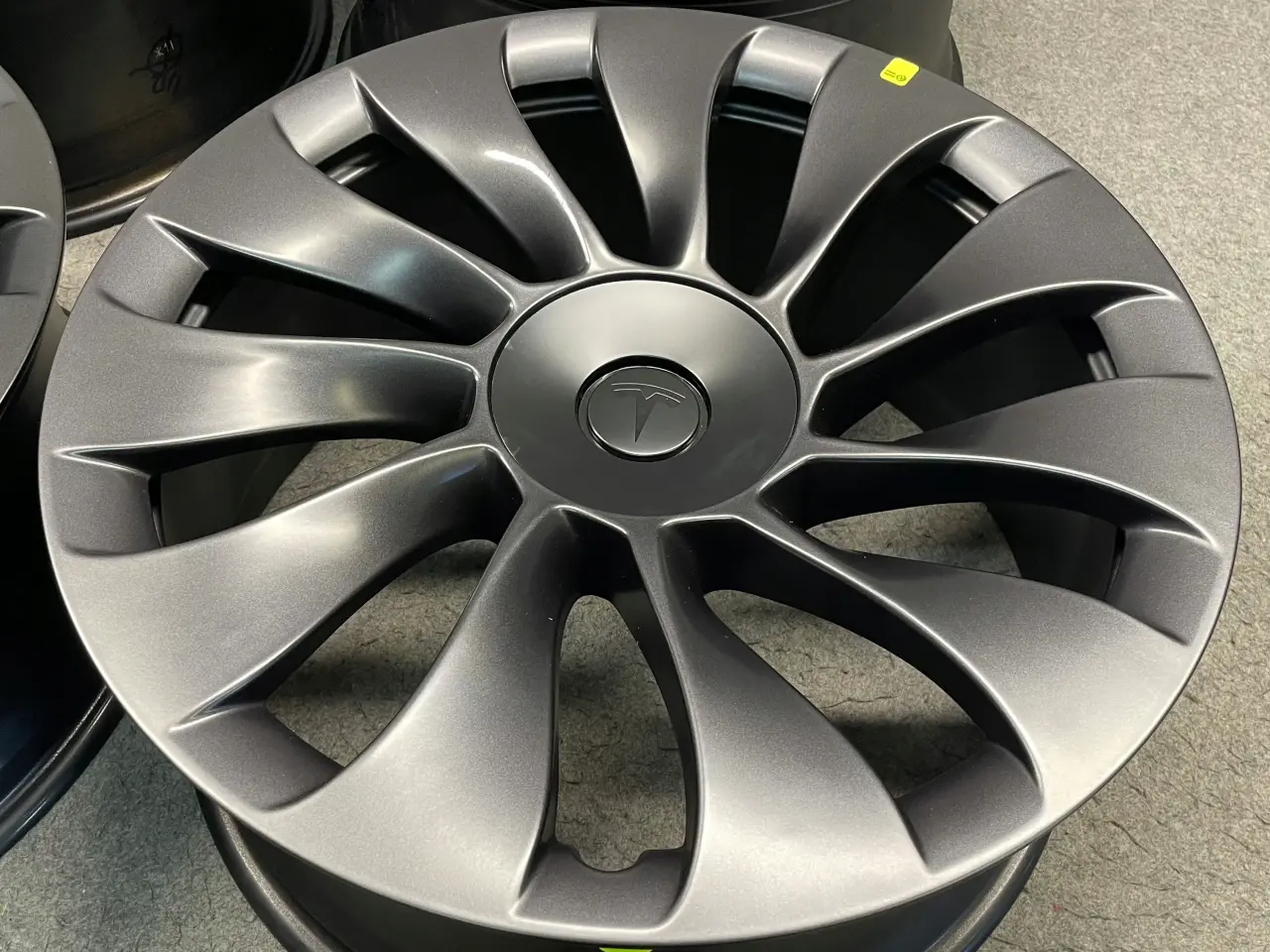 Billede 2 - ALUFÆLGE TESLA MODEL 3 UBERTURBINE 20"