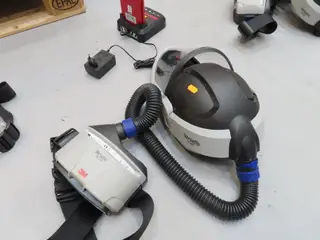 Åndedrætsværn 3M Versaflo M-300 med filter 3M Versaflo samt batteri