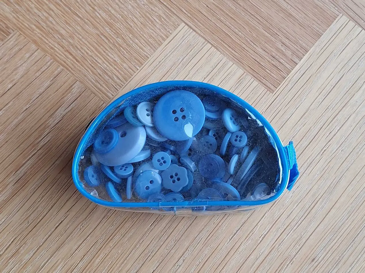 Billede 1 - Blå knapper