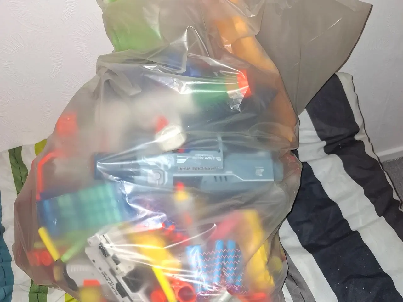 Billede 1 - Stor plastik sæk med nerfguns