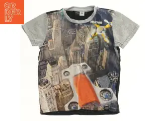 T-shirt med dronedesign fra Molo (str. 116)