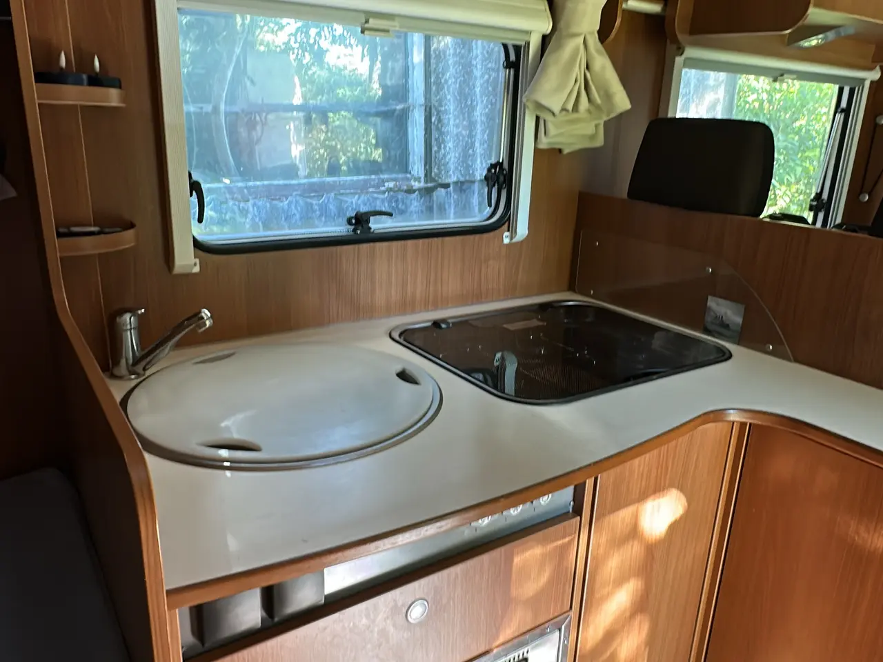 Billede 10 - Velholdt autocamper med 99.775 km, fransk seng, sæ