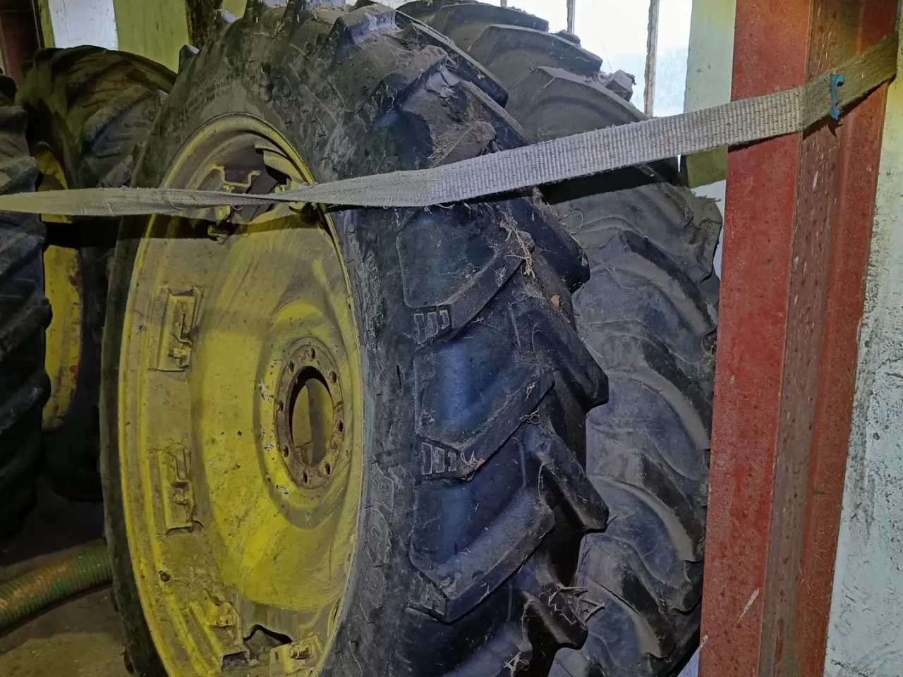 Billede 1 - - - - Sprøjte hjul. Front 9.5 R 32, bag 300/95 R46