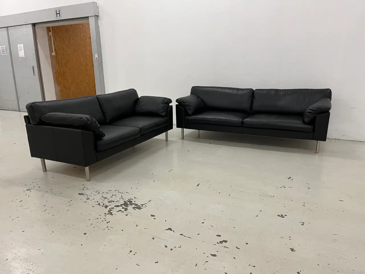 Billede 2 - Skalma Palermo 2,5+2,5 Sofagruppe i sort læder.