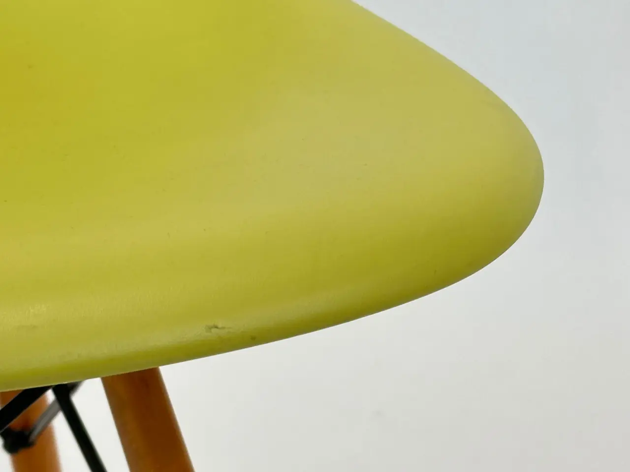 Billede 8 - Vitra DSW Stol – Gul med Træ Stel