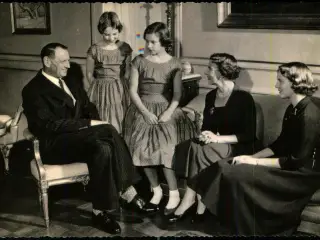 Kongeparret og de tre Prinsesser - Stender 7020 - Ubrugt