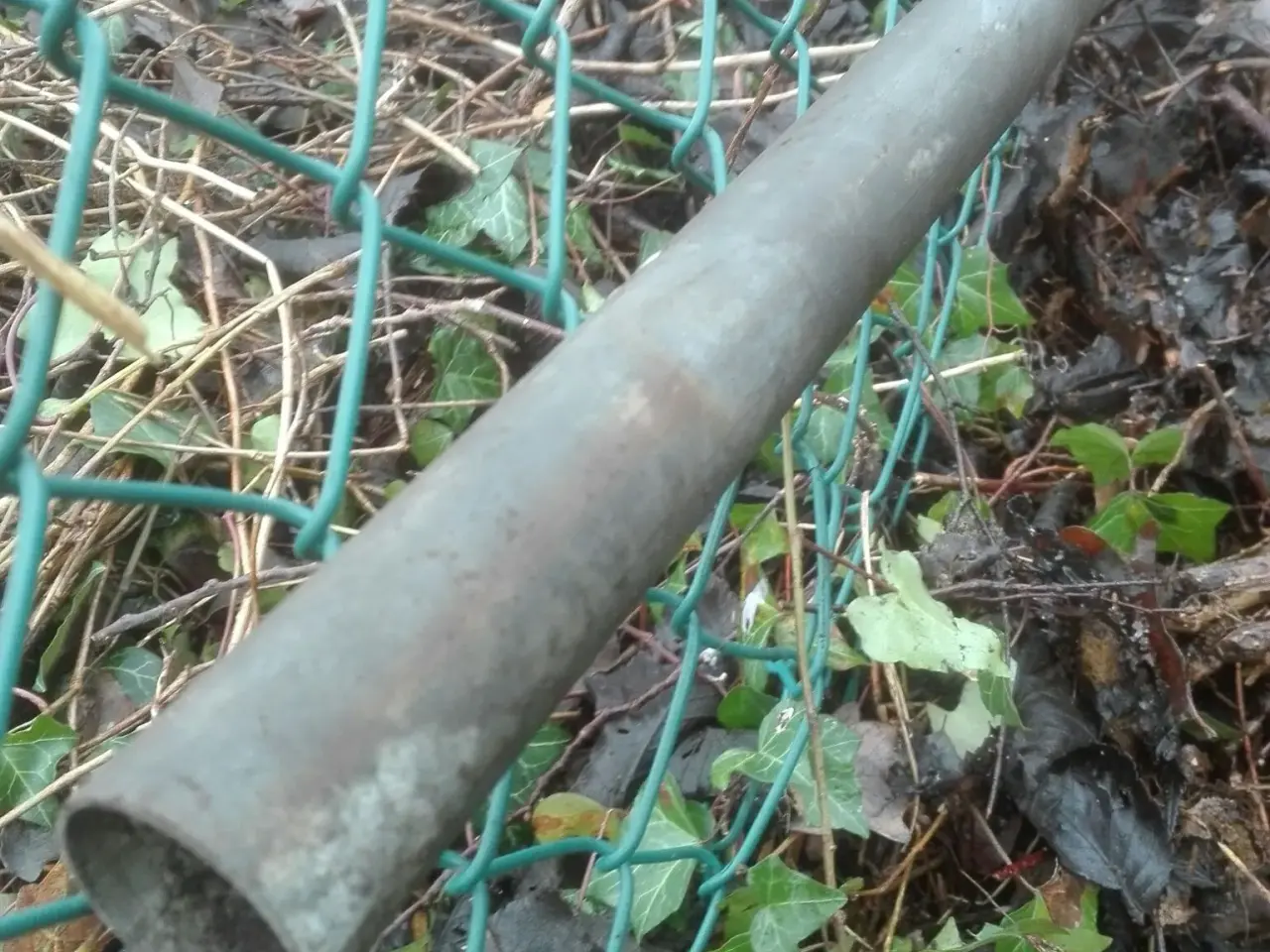 Billede 1 - Metalrør, langt. Giv bud.