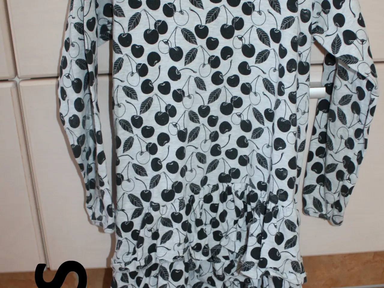 Billede 18 - Koksgrå H&M nederdel str. 122/128