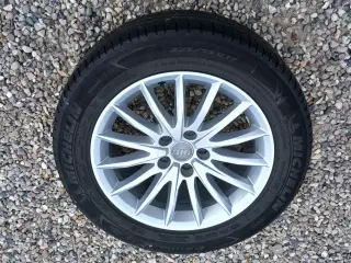 Original 17-tommer Audi-alufælge, der specifikt er