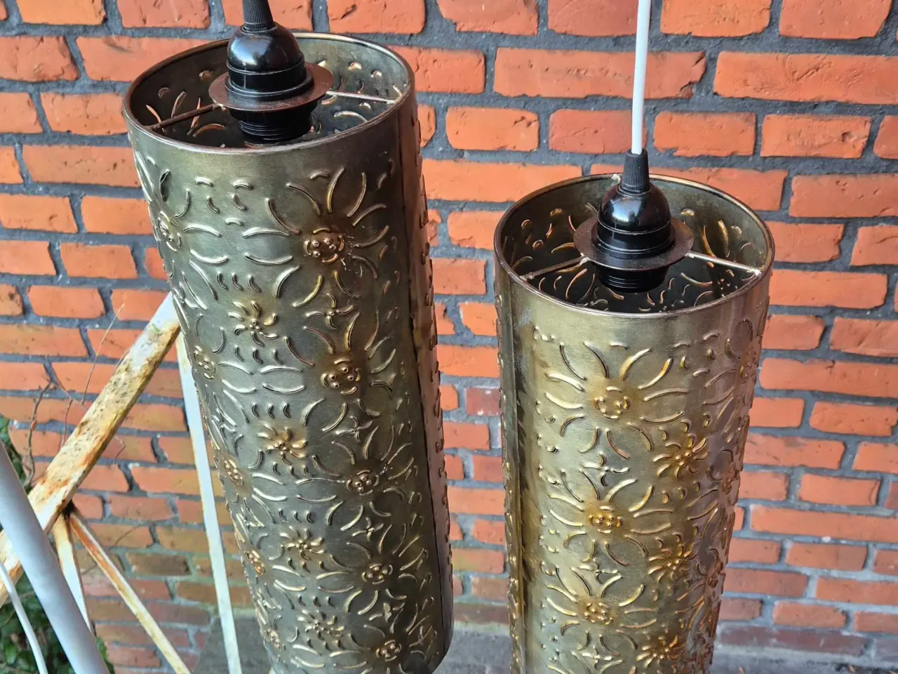 Billede 2 - Høje lamper med glade blomster-perforeringer