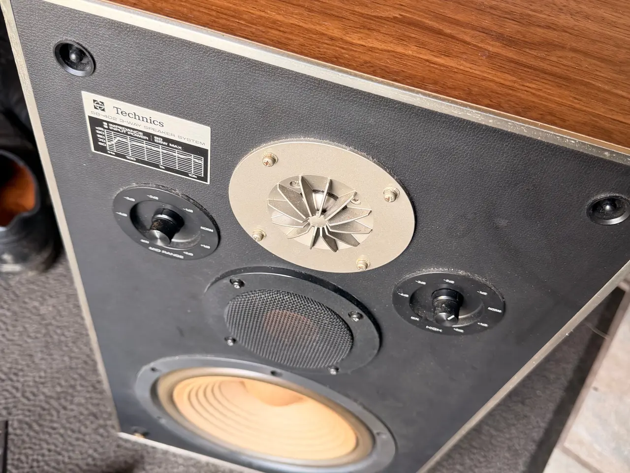 Billede 7 - Technics SB-402 med originale 3 benet fødder