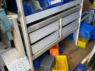 Indretningsreoler til varebiler