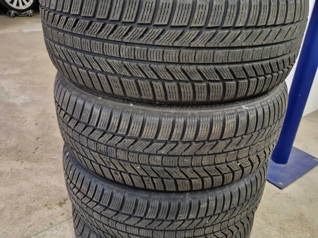 Billede 1 - 235/55×18" H Continental M/S vinterdæk 