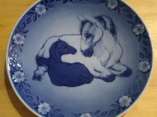 Royal Copenhagen Mors Dag Platte fra 1984 med hest