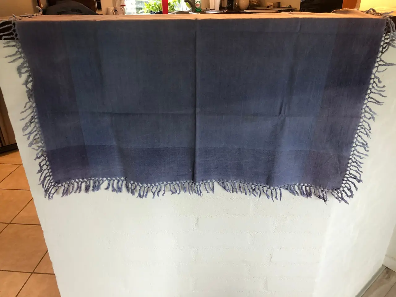 Billede 1 - Retro dug i blå med frynser - 84 x 84 cm 