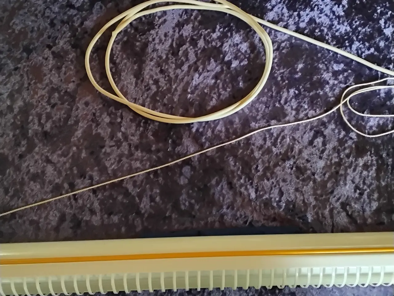 Billede 4 - Retro loftslampe hvid m/org gule bånd på siden
