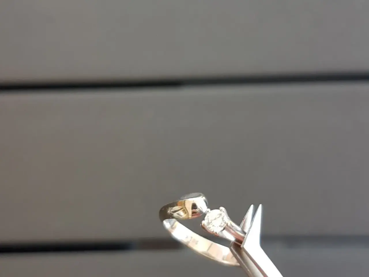 Billede 4 - Hvidguldsring med diamant