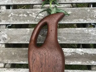 Vase i teak træ – 19 cm høj