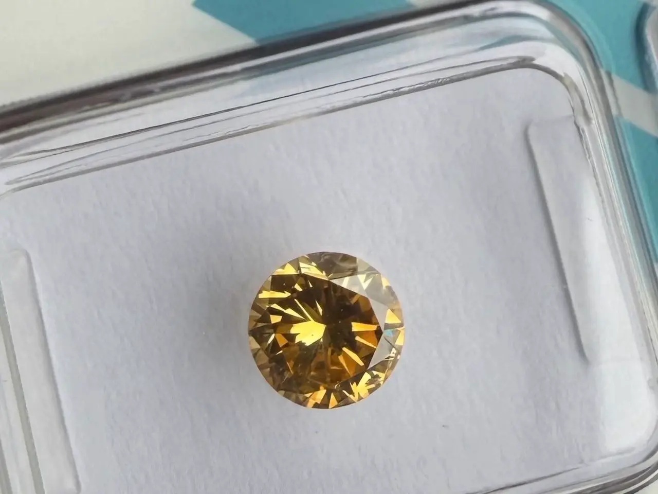 Billede 1 - Diamant 0,79ct - Fancy intense orangy yellow - SI2