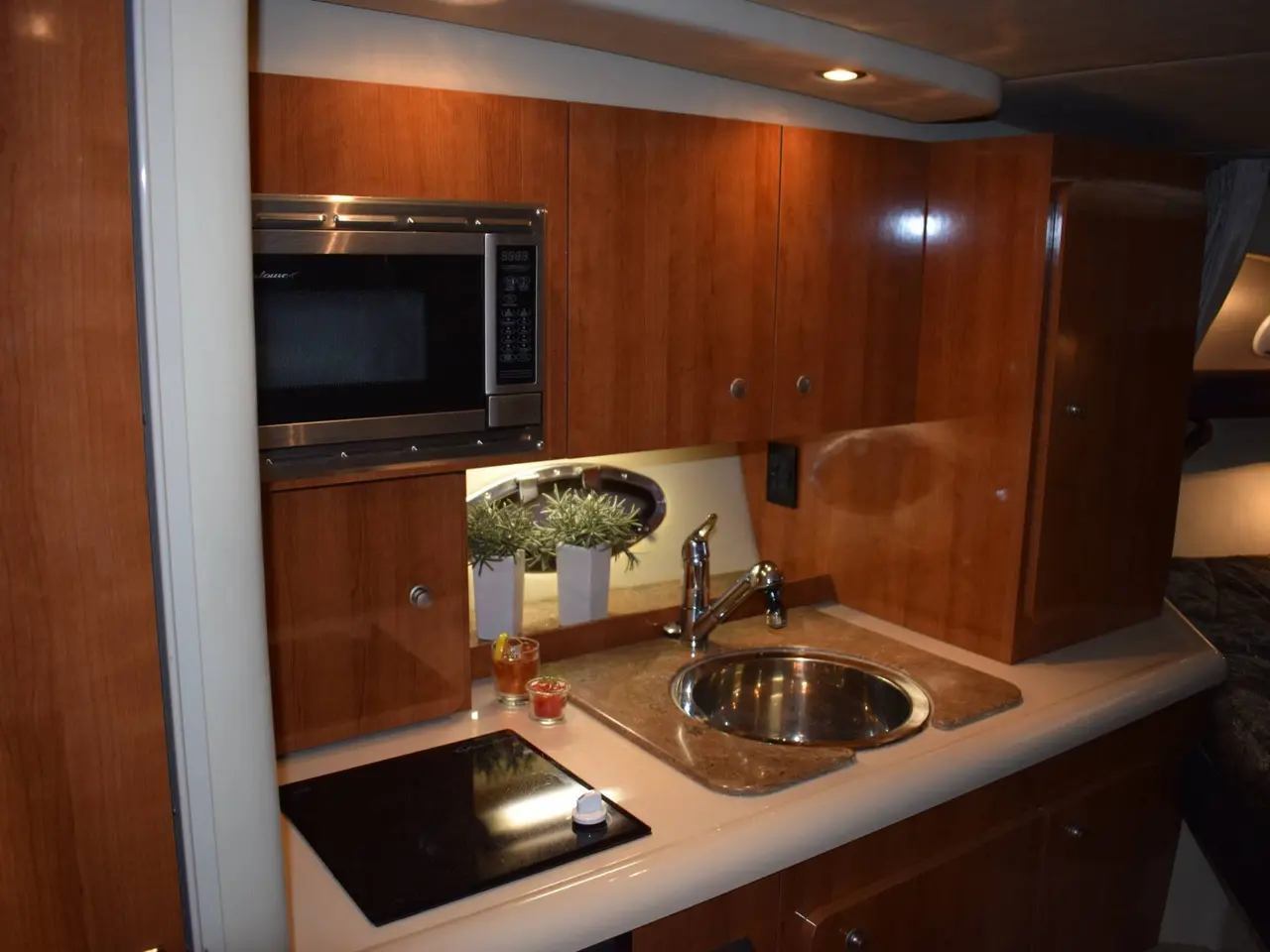 Billede 8 - Cruiser Yachts 300 Express - Twin Volvo Penta D3/Udstyr - DIESEL