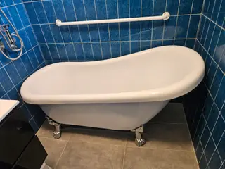 Badekar hvidt med løvefødder, fritstående