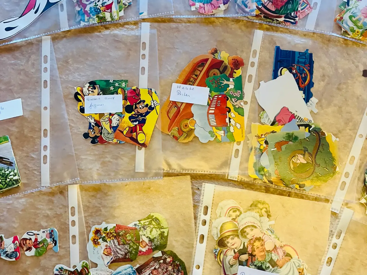 Billede 4 - Glansbilleder i små plastik Lommer