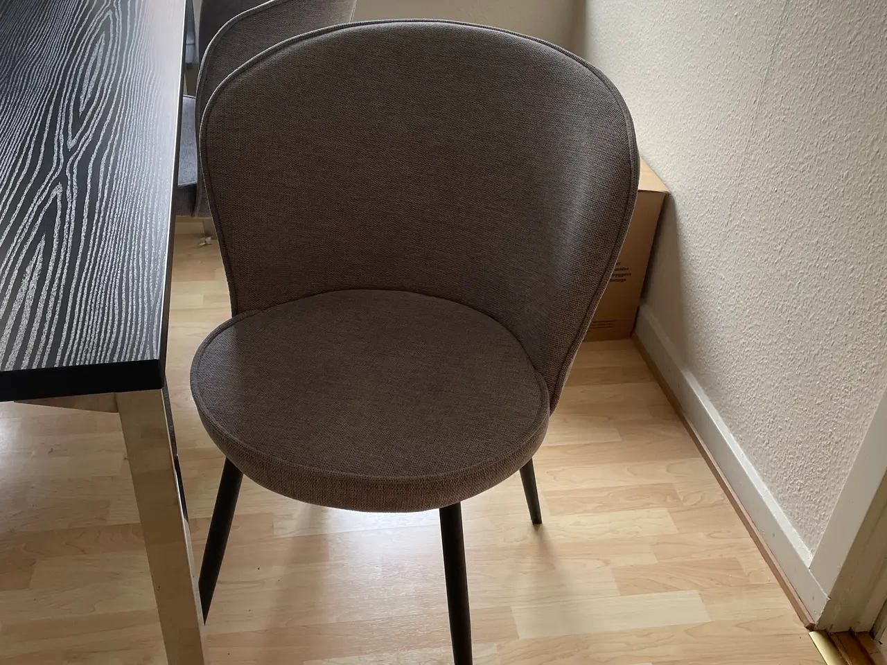 Billede 3 - Spisebord med stole 