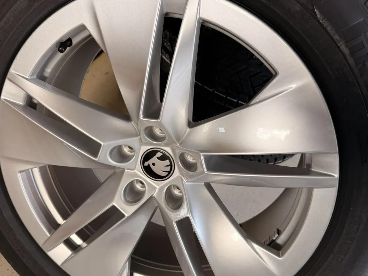Billede 1 - Skoda Enyaq Elroq R19 vinterdæk 