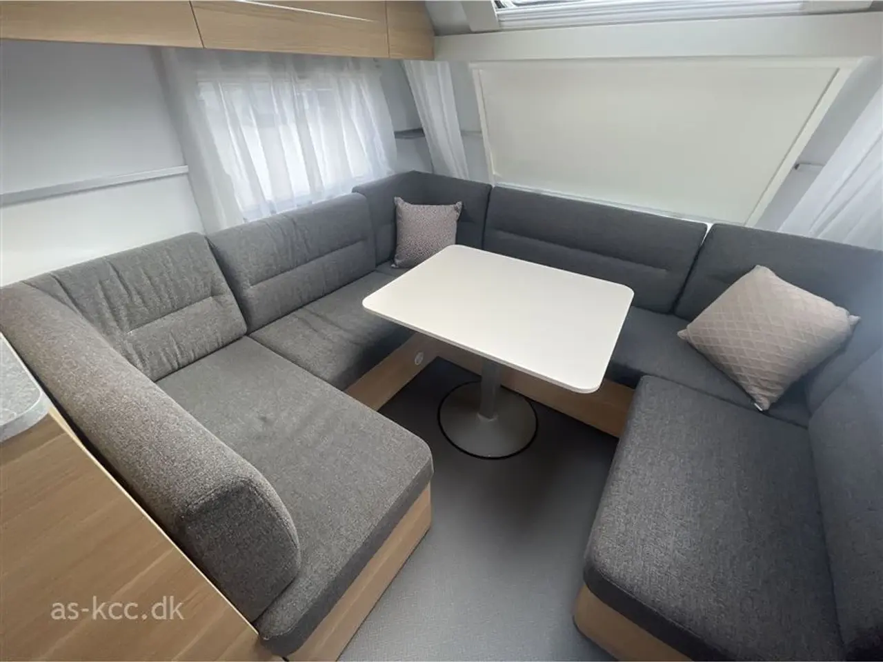 Billede 11 - 2022 - Adria Adora 613 UL   Adria Adora 613 UL årgang 2022 5 sovepladser, 6 siddepladser Isabella Penta fortelt 3,5 m. Dørmarkise til Penta SÆLGES FOR KUNDE