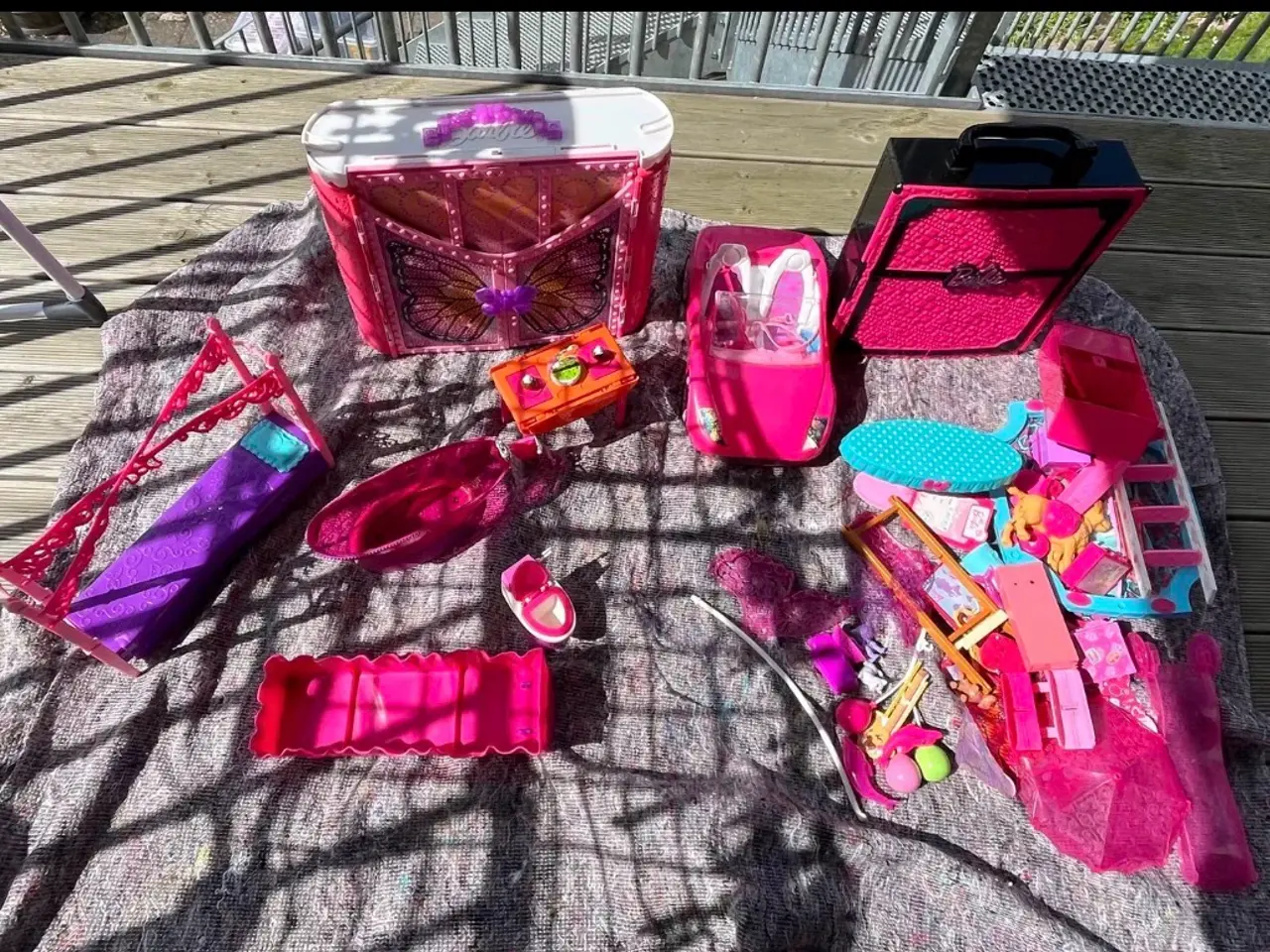 Billede 1 - Barbie møbler flere forskellige