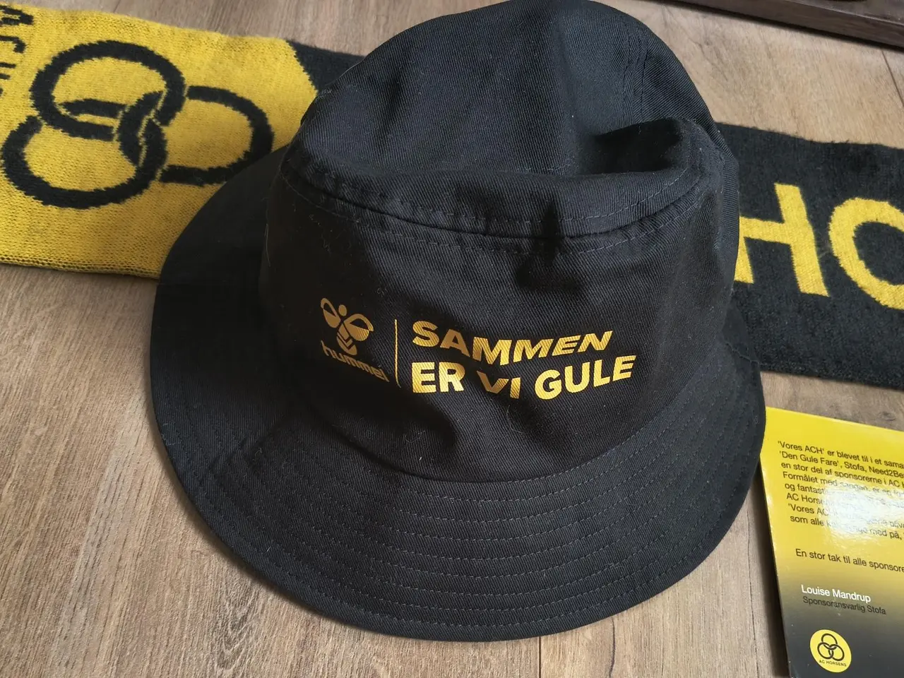 Billede 2 - 3 AC HORSENS FANARTIKLER, I FLOT STAND
