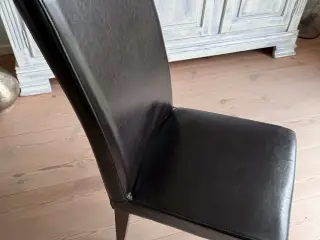 Spisebordsstole i mørke brun læderlook