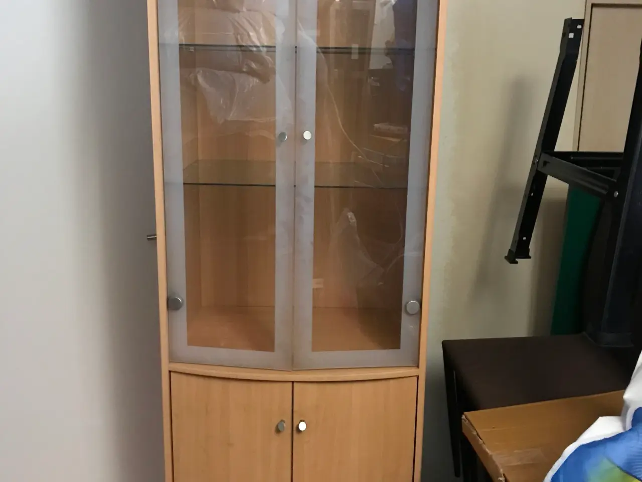 Billede 1 - Brun glasreol sælges