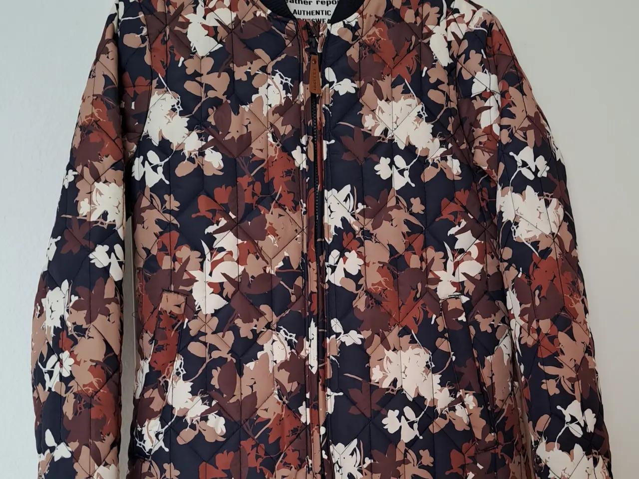 Billede 2 - Dame jakke med blomster 