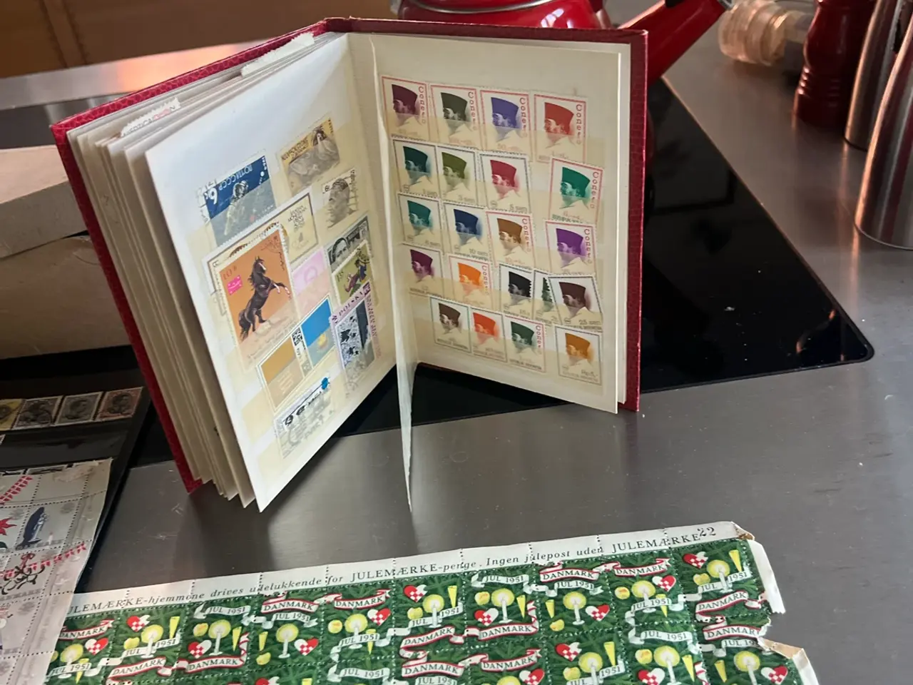 Billede 13 - Julefrimærker i årene 1928-1954 og blandet samling