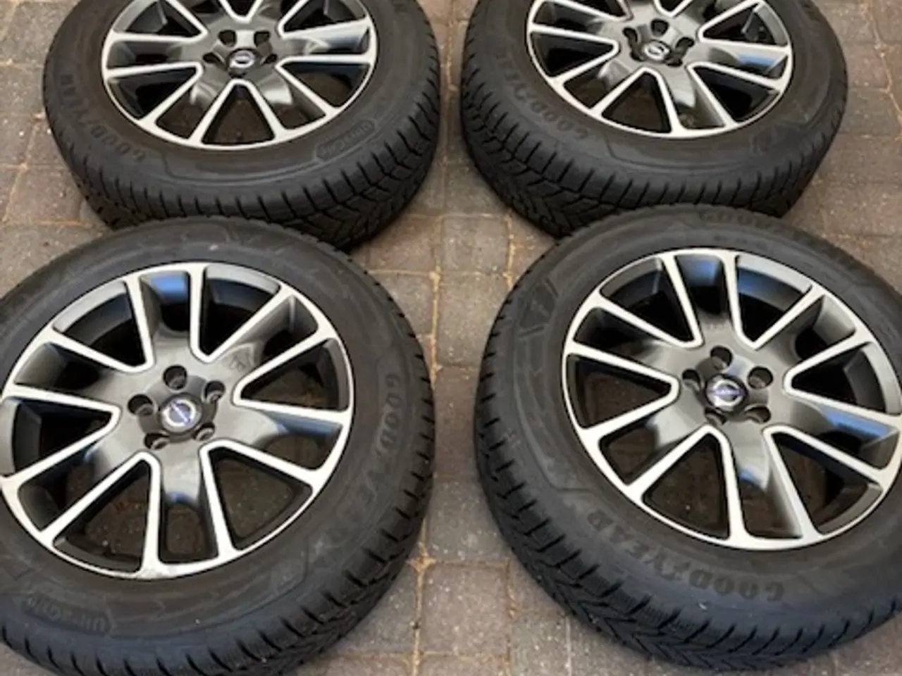 Billede 1 - 4 stk originale XC60 Alufælge vinterdæk goodyear
