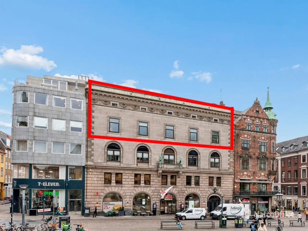 Billede 1 - Kendt bygning i København K - De 2 øverste etager - Elevator
