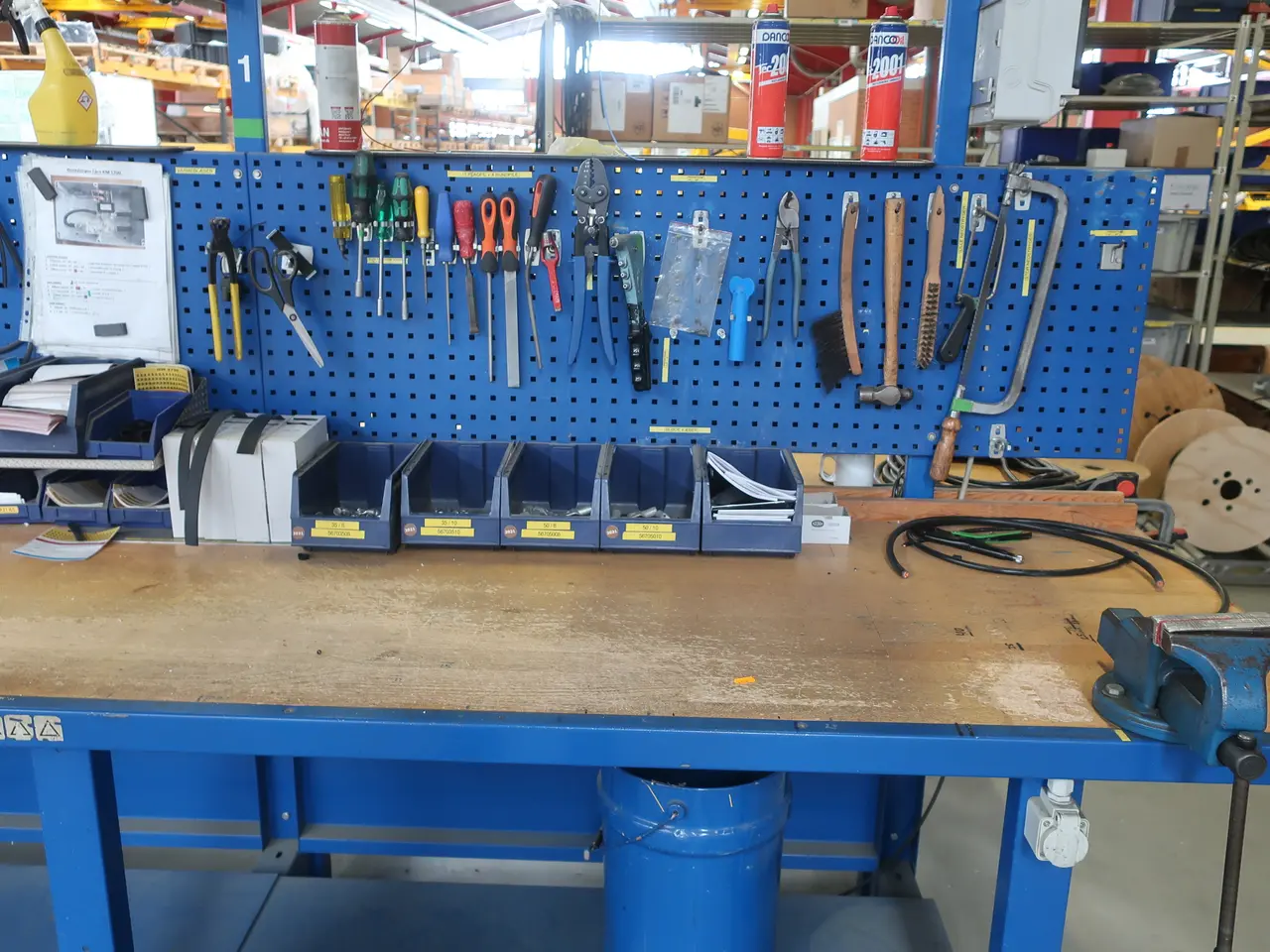 Billede 3 - Arbejdsbord med indhold