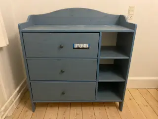 Blå kommode i fyrretræ