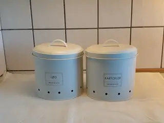 Dåser store NYE til Løg og Kartofler ialt30kr