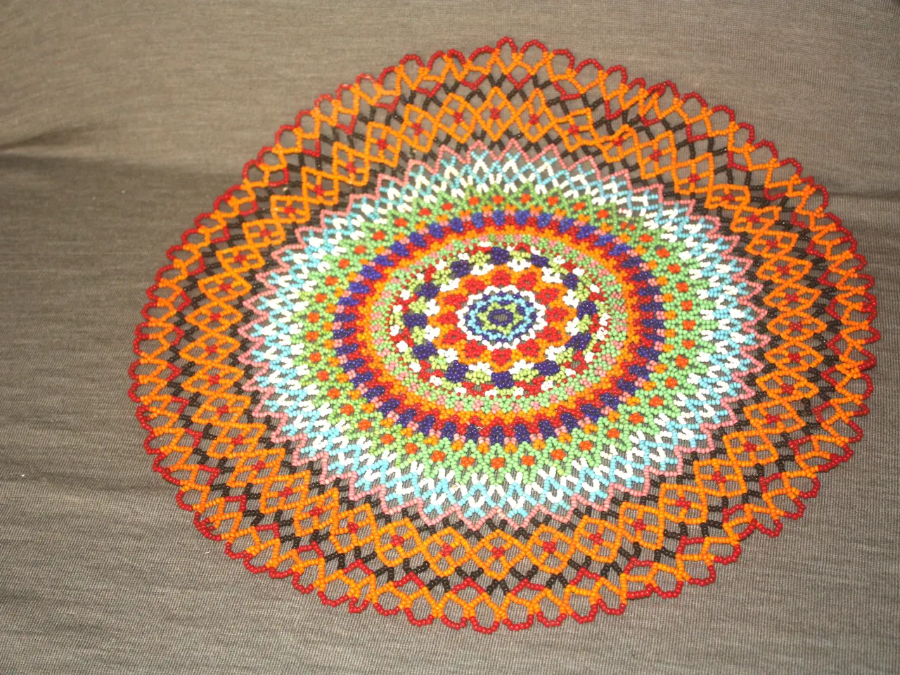 Billede 1 - Perlebroderi perlesyning assiet retro Diameter 36