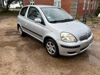 Velkørende Toyota Yaris 1,0 MMT med automatgear