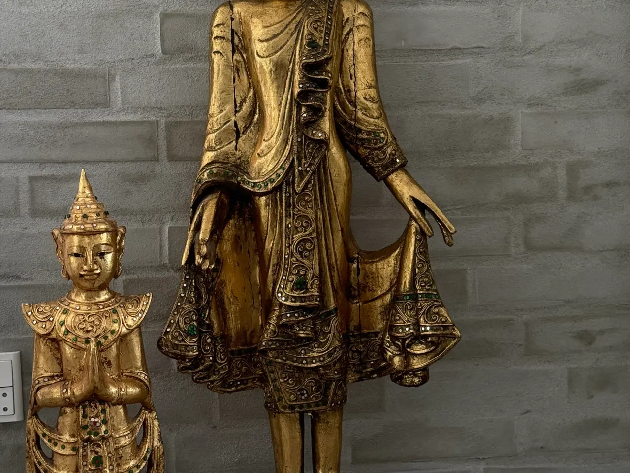 Billede 3 - To store Mandalay Buddha i massivt træ