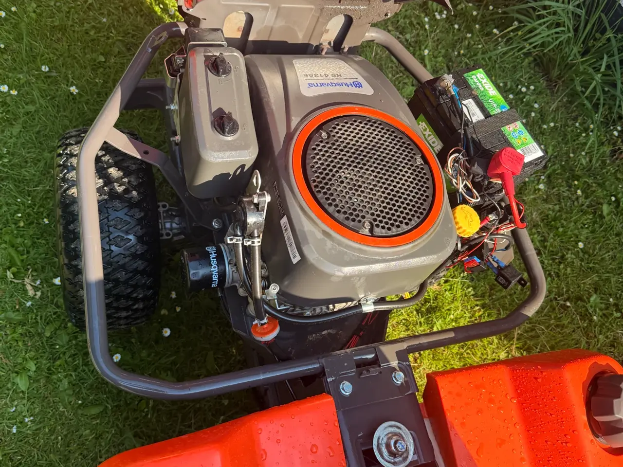 Billede 10 - Husqvarna R214c med kost til.