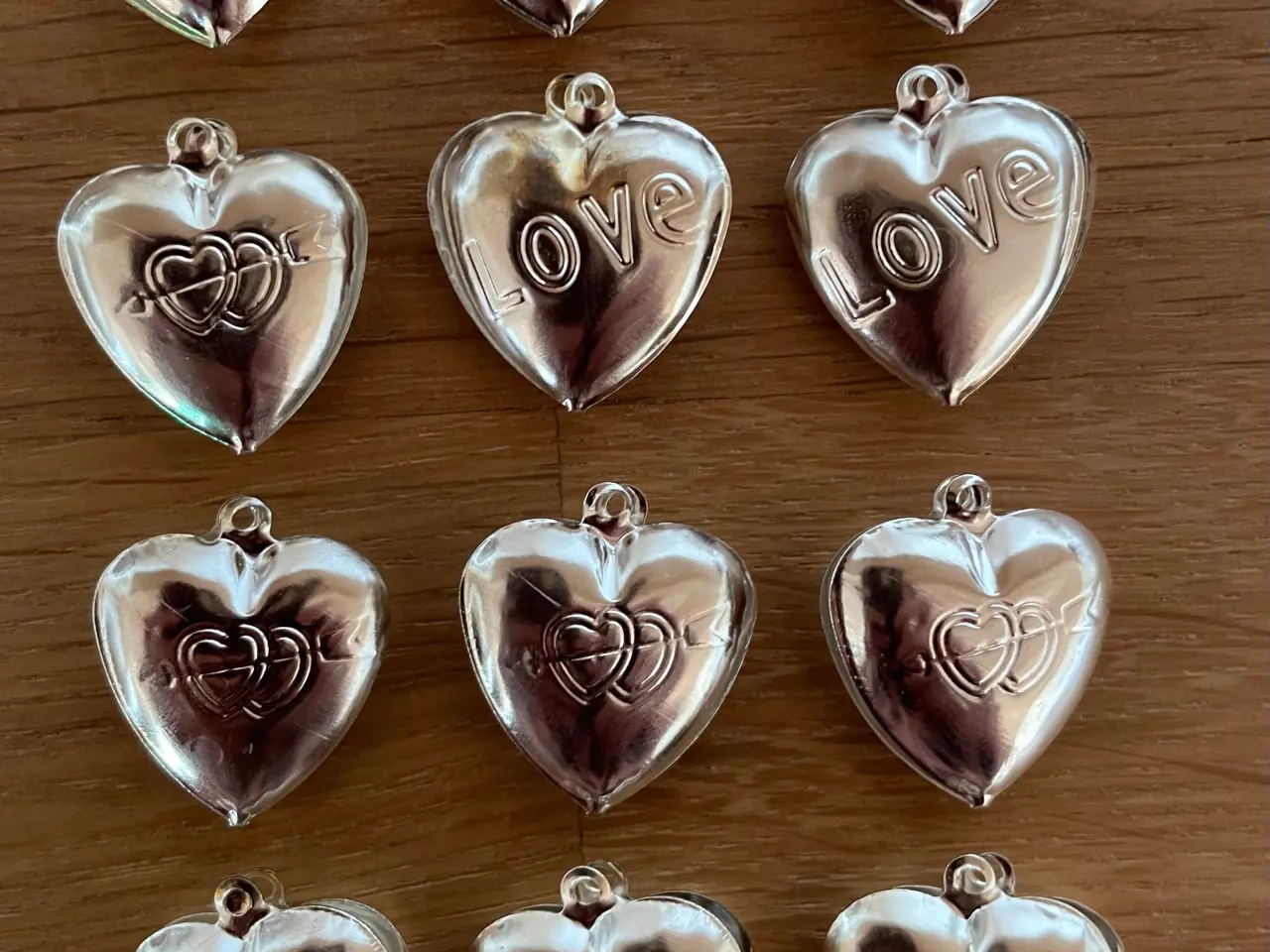 Billede 1 - Metalhjerter med LOVE indgravering