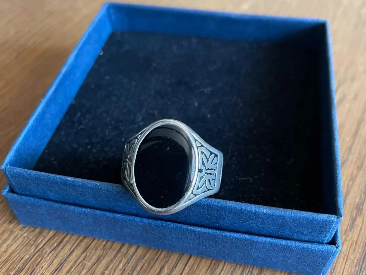 Billede 2 - Vintage herre ring stål med sort sten. Indvendig m
